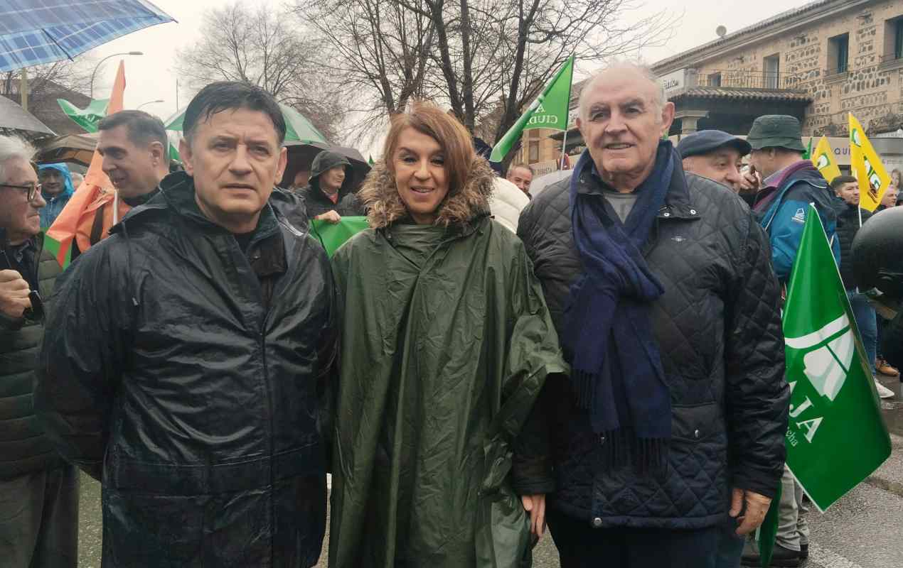 Julián Morcillo (izquierda), Blanca Corroto (presidenta de Asaja Toledo) y José María Fresneda. Foto: Rebeca Arango.