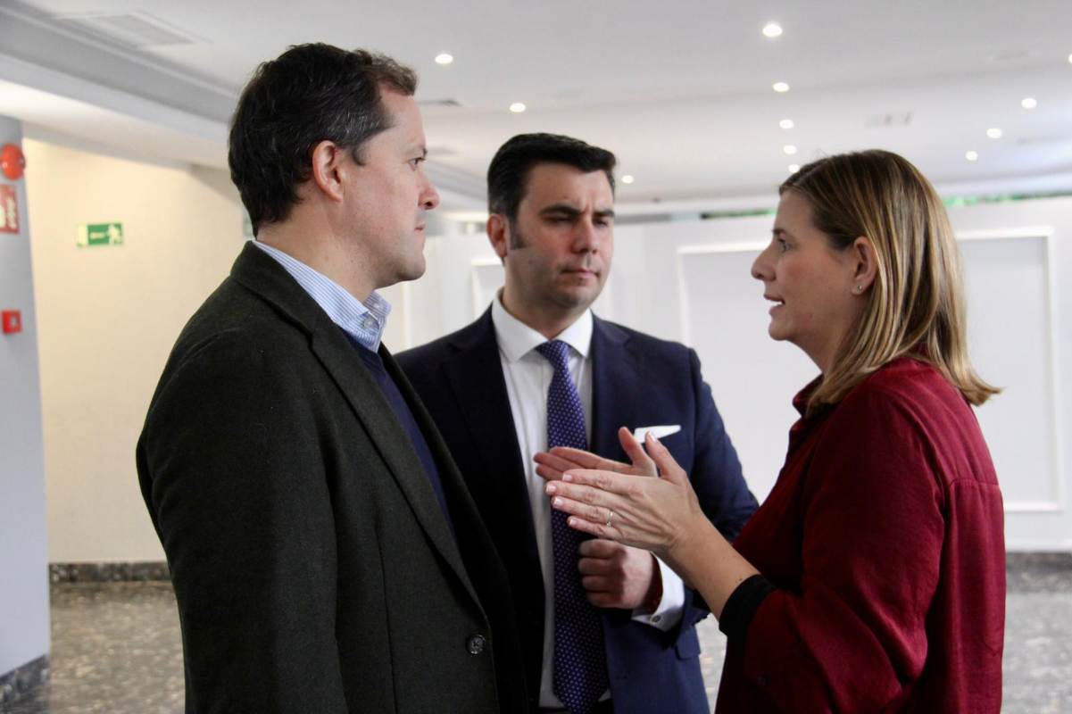 La secretaria general del PP de CLM, Carolina Agudo, y el presidente provincial del PP de Toledo, Carlos Velázquez