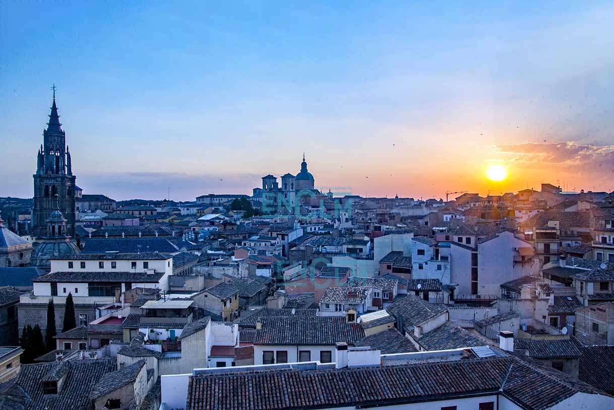 Vista del anochecer en el casco de Toledo. Foto: Rebeca Arango.