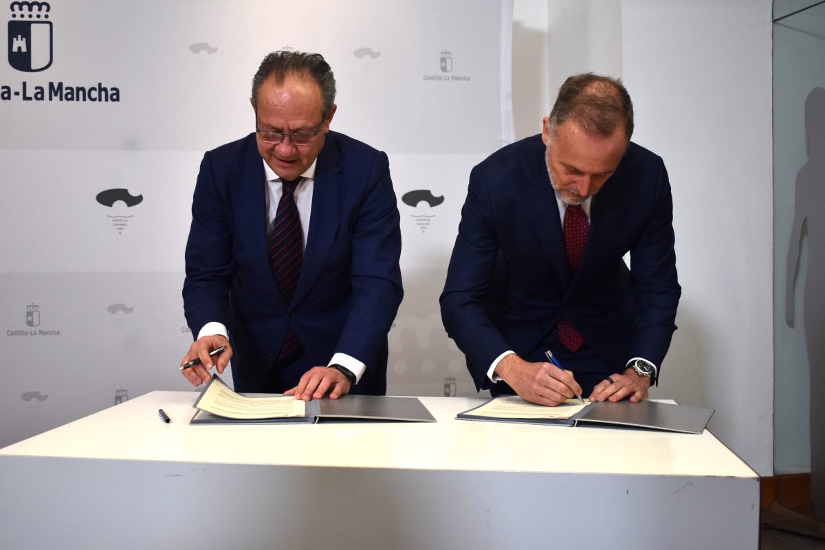 Firma del acuerdo en Talavera