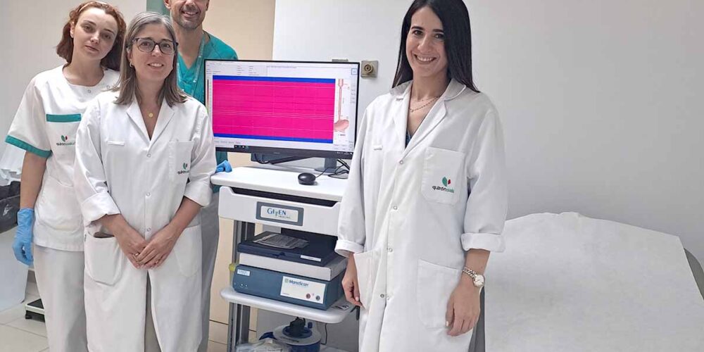 Doctoras Alía y Ruano, junto a miembros del equipo de Enfermería