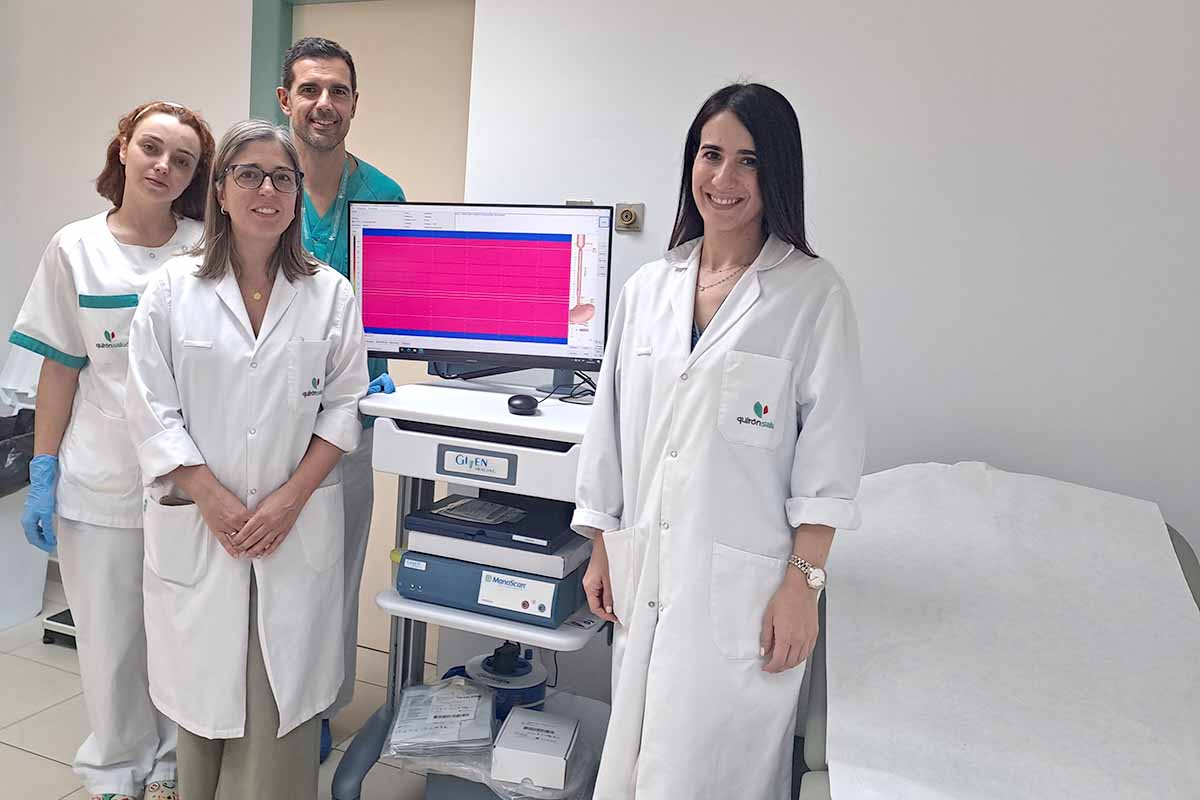 Doctoras Alía y Ruano, junto a miembros del equipo de Enfermería