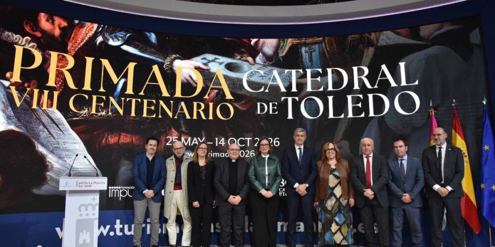 La exposición organizada con motivo del octavo centenario de la Catedral Primada de Toledo se presenta en el stand del Gobierno regional en FITUR. (Fotos: JCCM)