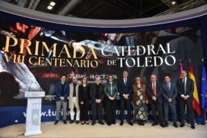 La exposición organizada con motivo del octavo centenario de la Catedral Primada de Toledo se presenta en el stand del Gobierno regional en FITUR. (Fotos: JCCM)