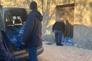 Reparto garrafas Atienza Foto: Ayuntamiento de Atienza