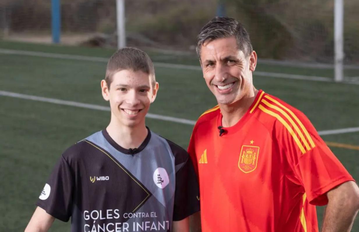 El campeón del mundo Joan Capdevilla se une a Álvaro, paciente de cáncer, para luchar contra esta enfermedad. Foto: unoentrecienmil.