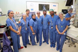 El equipo del Hospital Universitario de Toledo que ha realizado la novedosa intervención de columna.