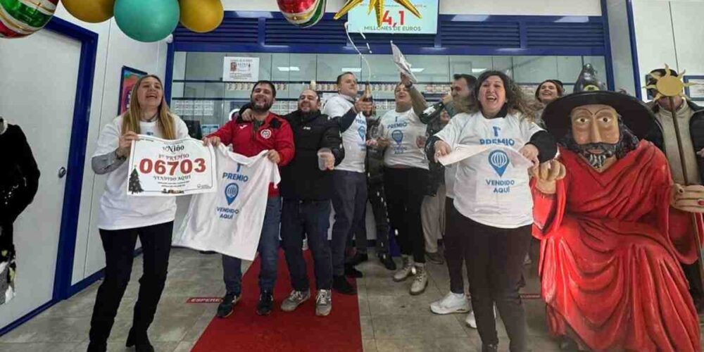 La alegría de la Administración Uno de Motilla de Palancar tras repartir 4 millones de euros del sorteo de 'El Niño'.