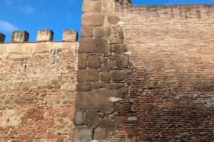 Nueva grieta en las murallas de la calle Carnicerías de Talavera