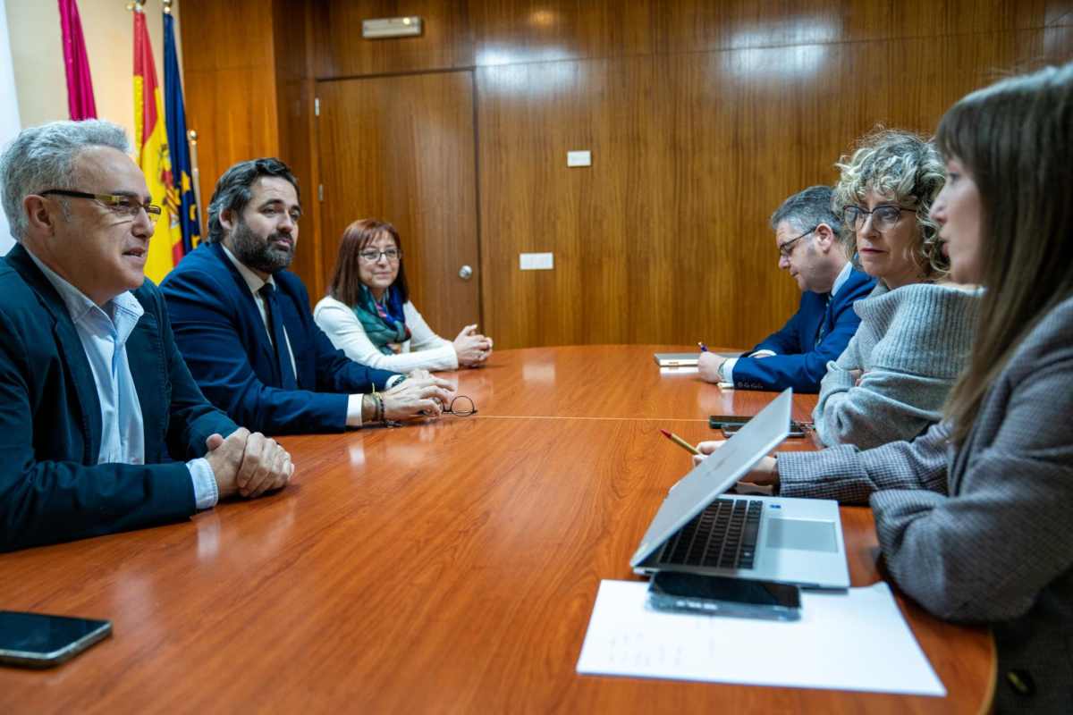 Un momento de la reunión de Paco Núñez con CSIF.