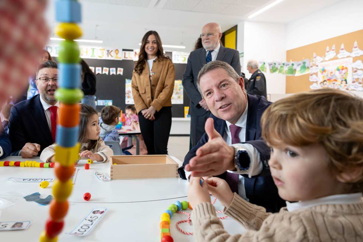 El presidente de Castilla-La Mancha, Emiliano García-Page, en la inauguración de un colegio en Albacete.