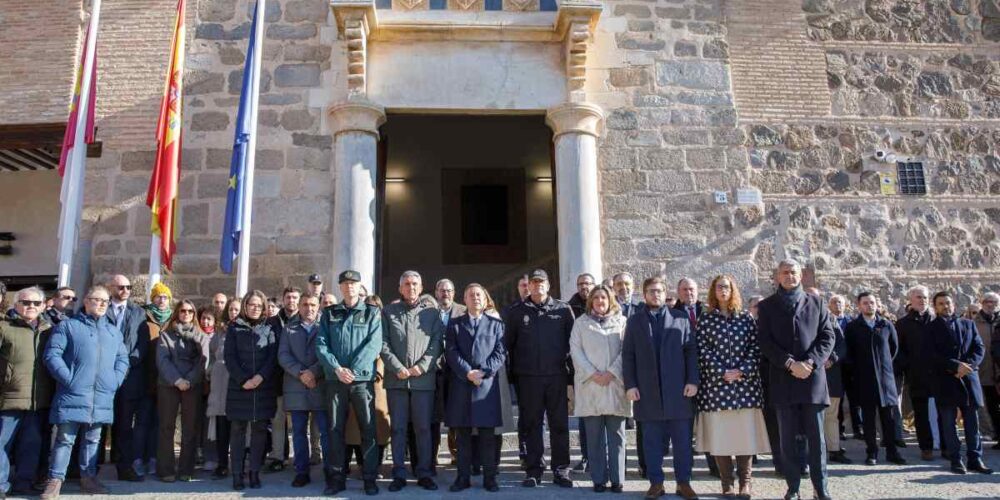 Minuto de silencio en el Palacio de Fuensalida.