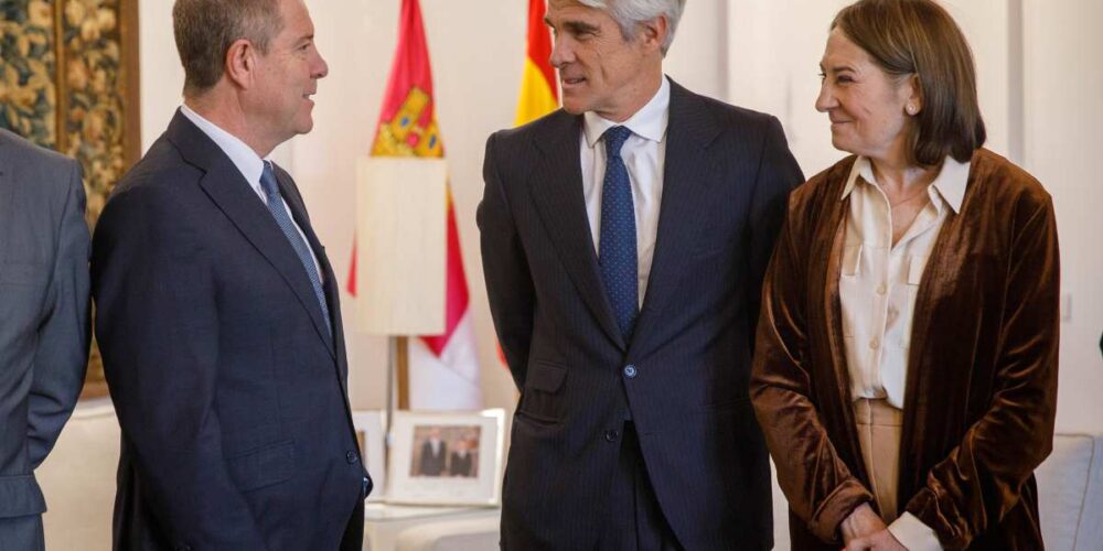 Reunión de representantes de Telefónica con Emiliano García-Page.