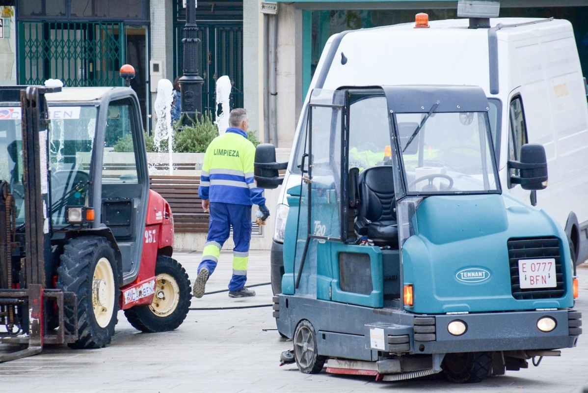 Un trabajador de la limpieza.
