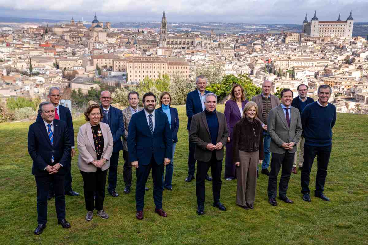 Foto de familia de la reunión del PP en Toledo.