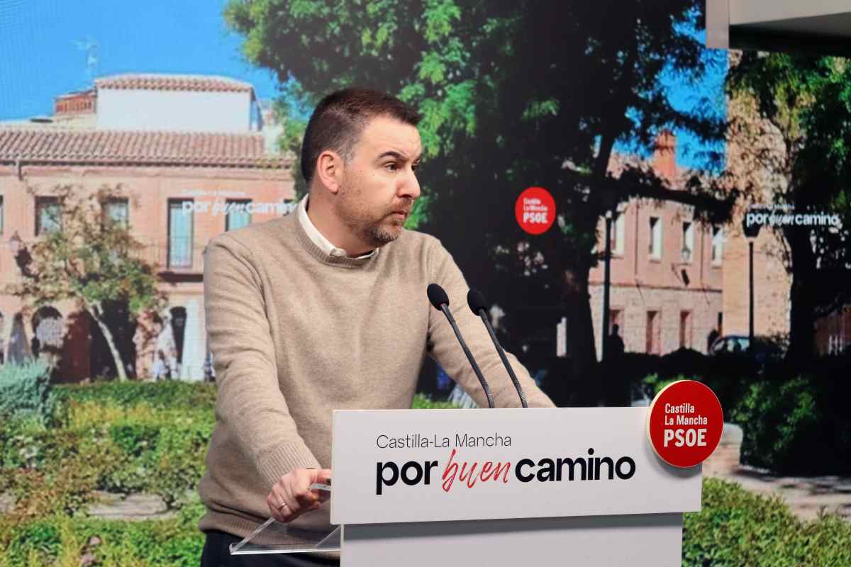 El portavoz de Empleo y Agricultura del grupo socialista en las Cortes regionales, Antonio Sánchez Requena,