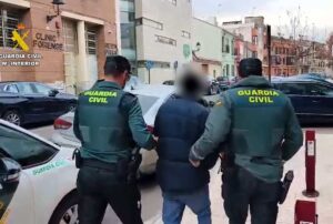 Uno de los detenidos por la Guardia Civil.