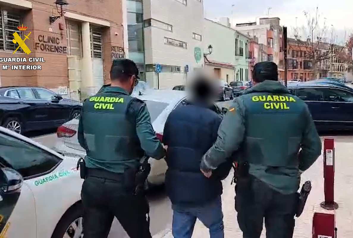 Uno de los detenidos por la Guardia Civil.