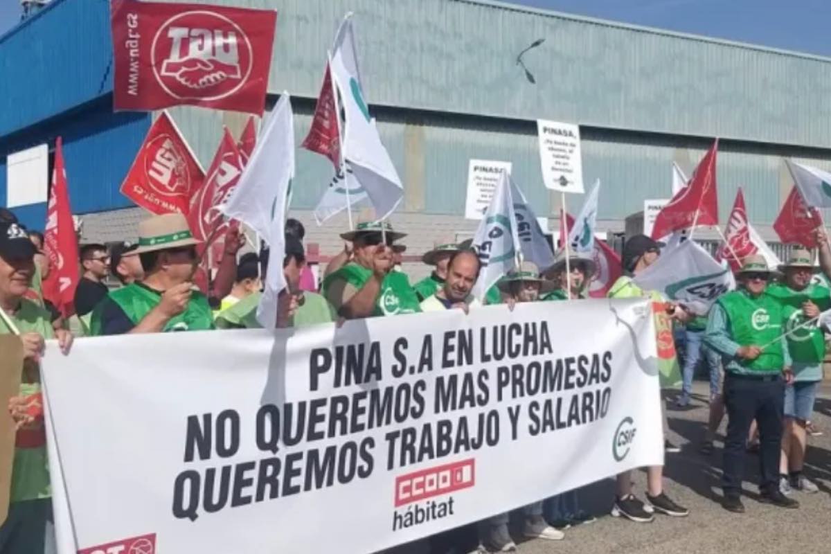 Protesta de trabajadores de Pinasa en Cuenca. Foto: UGT CLM.