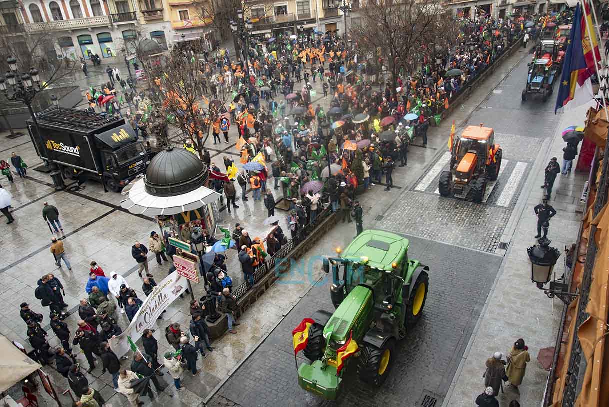 La tractorada a su llegada a la Plaza de Zocodover. Foto: Rebeca Arango.