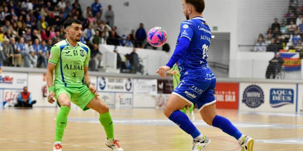 Lance de un partido entre el Quesos El Hidalgo Manzanares y el Viña Albali Valdepeñas. Foto: FFCM.