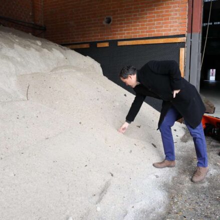 Velázquez ha estado supervisando los equipos para atender posibles incidencias por la nieve.