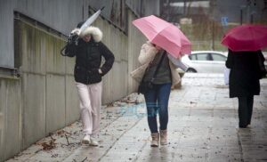 Lluvia y fuerte viento durante el paso de borrasca Kristin por Toledo. Foto: Rebeca Arango.