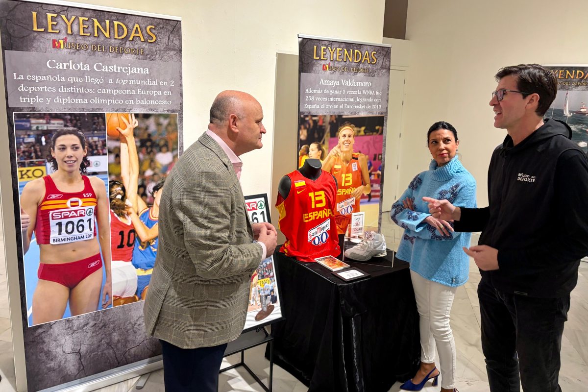 Un momento de la inauguración de la exposición 'Leyendas femeninas' en el El Museo Municipal de Albacete