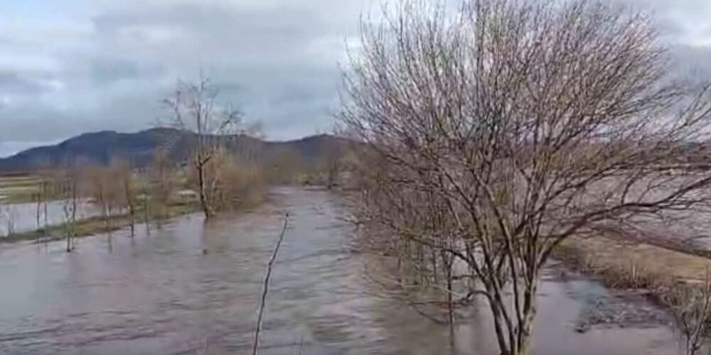 El río Bañuelos, a su paso por Fernán Caballero. Foto: CHG.