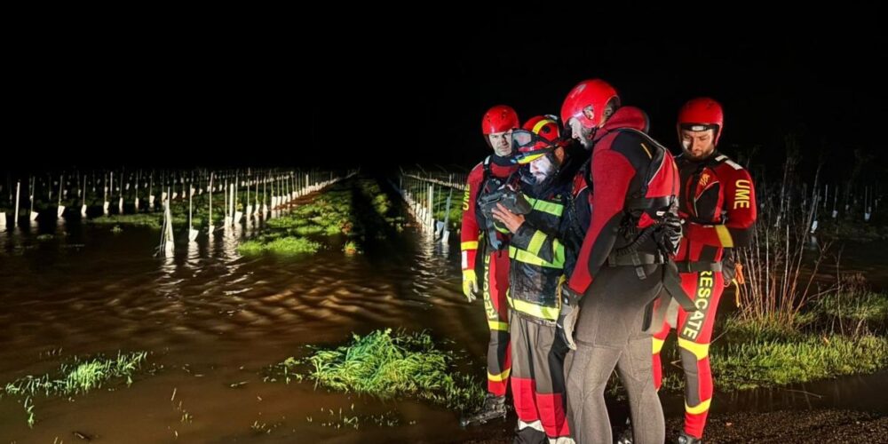Efectivos del equipo de Rescate Acuático de Superficie (RAS) de la UME en El Robledo