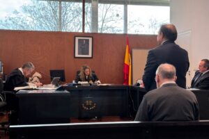 El exalcalde de Puertollano, Joaquín Hermoso Murillo, y el entonces secretario municipal del Ayuntamiento, Juan Luis Vázquez, durante el juicio
