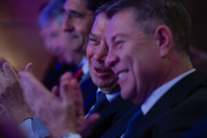 El ministro de Agricultura y el presidente de Castilla-La Mancha en el acto celebrado en Valdepeñas