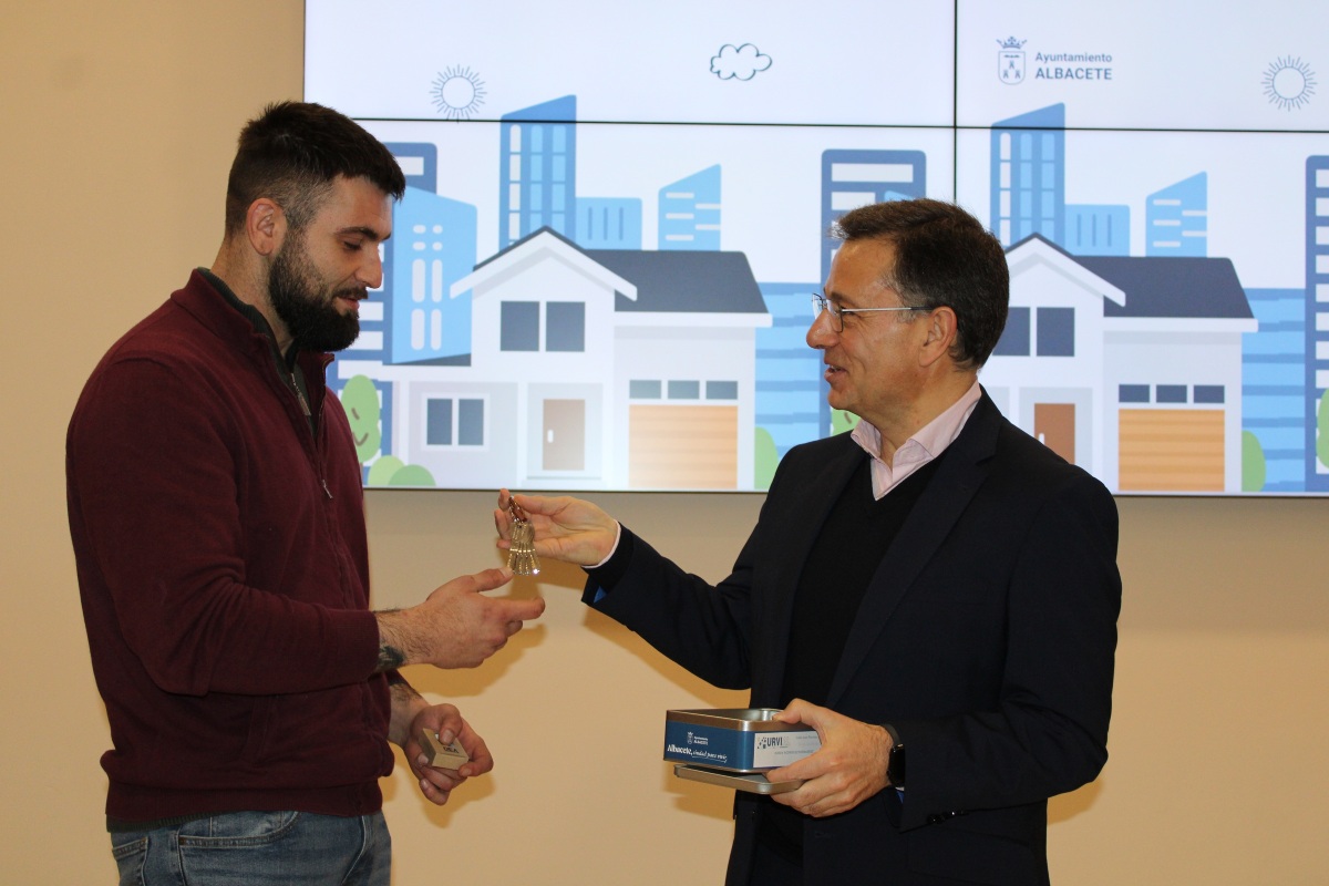 Entrega de llaves de la promoción de 88 viviendas públicas en Albacete