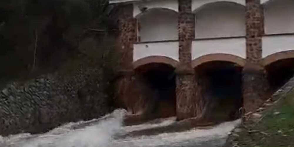 Fragmento del vídeo del Gasset desembalsando agua.