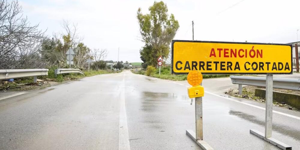 Imagen de archivo de una carretera cortada