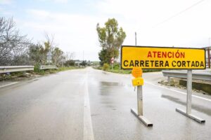 Imagen de archivo de una carretera cortada