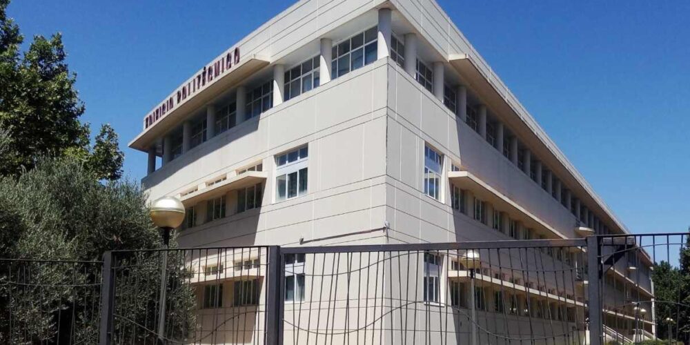 Imagen de la fachada de la Escuela de Ingeniería Industrial de la UCLM en Ciudad Real, donde se imparte el Grado de Matemáticas