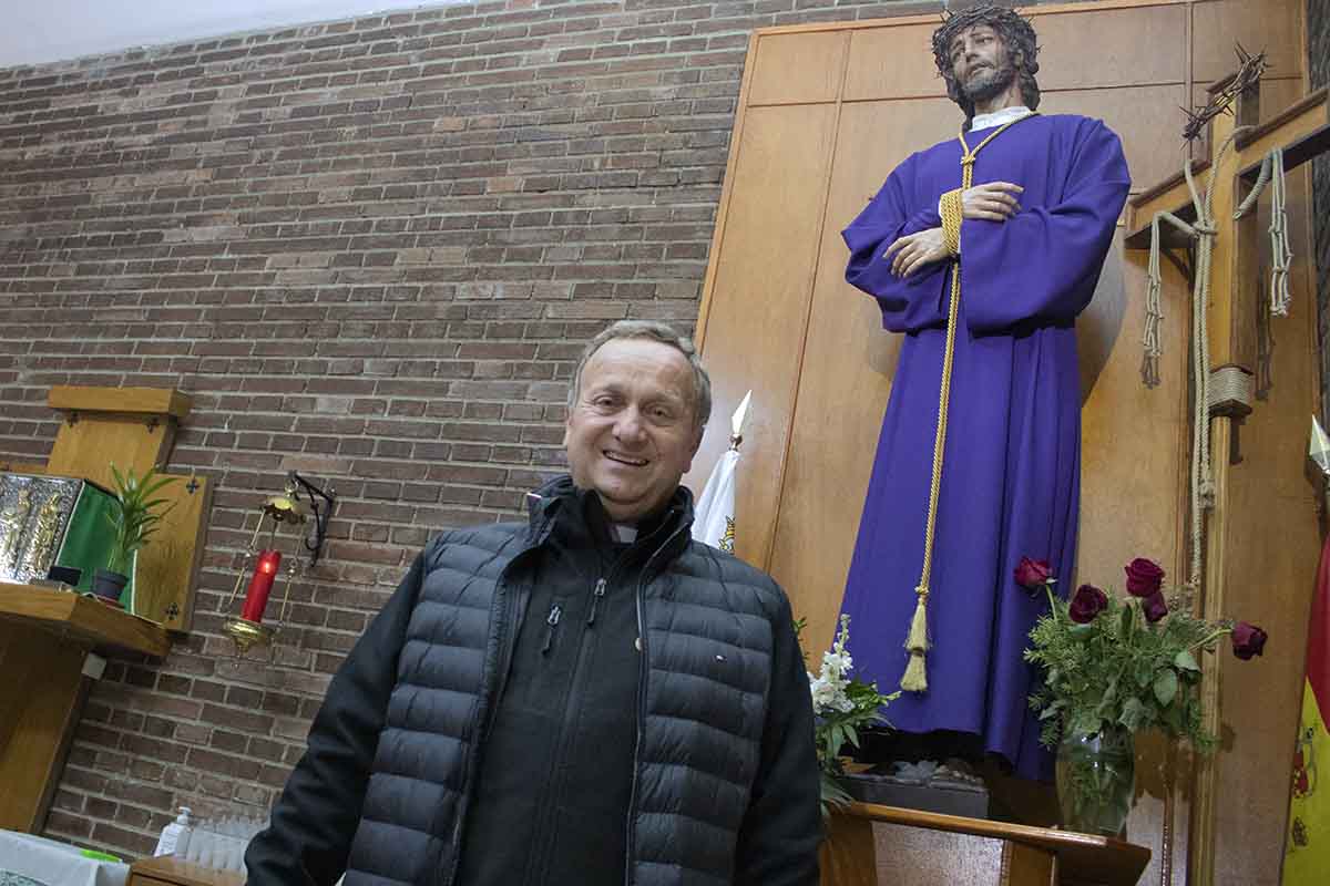 Quillo, el párroco de San José Obrero, en El Polígono de Toledo. Foto: ENCLM/Sara Trevejo