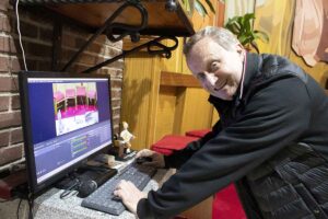 Quillo, el párroco de San José Obrero, en El Polígono de Toledo. Foto: ENCLM/Sara Trevejo