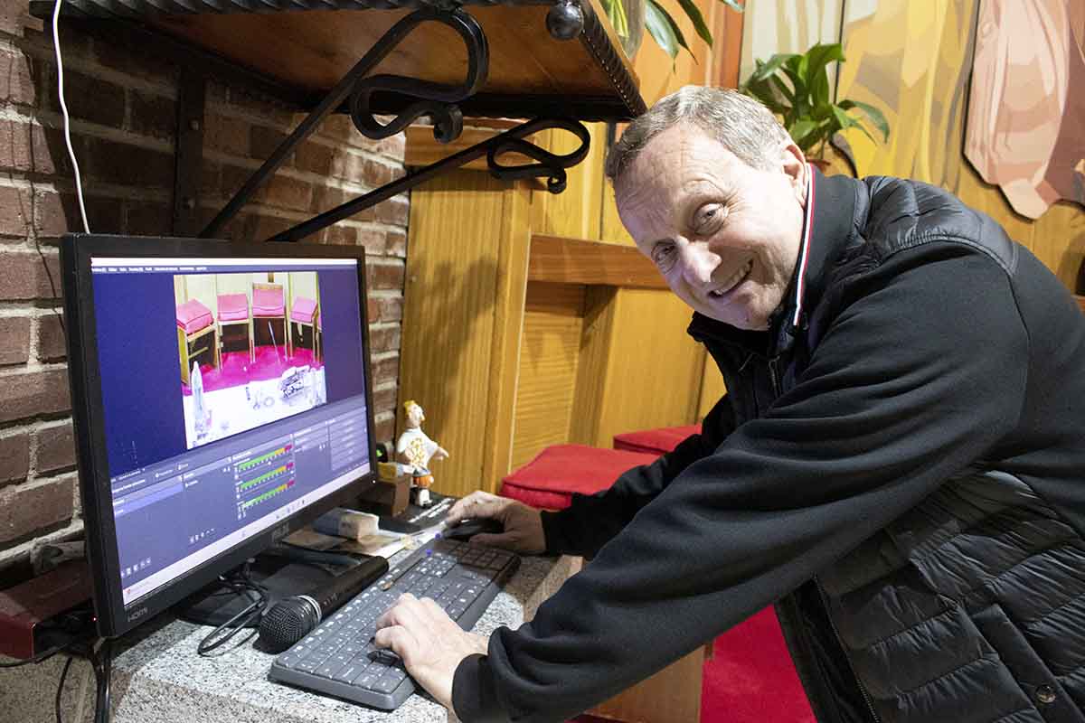 Quillo, el párroco de San José Obrero, en El Polígono de Toledo. Foto: ENCLM/Sara Trevejo