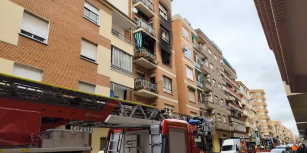 Incendio en una vivienda situada en al calle Ríos rosas de Albacete. Foto: EP