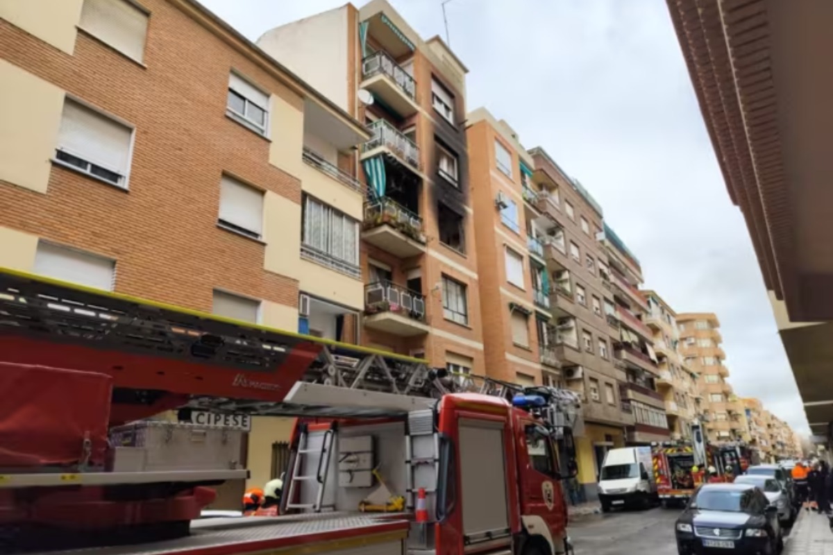 Incendio en una vivienda situada en al calle Ríos rosas de Albacete. Foto: EP