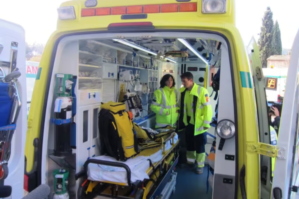 Imagen de archivo de una UVI móvil del Sescam. Foto: EP