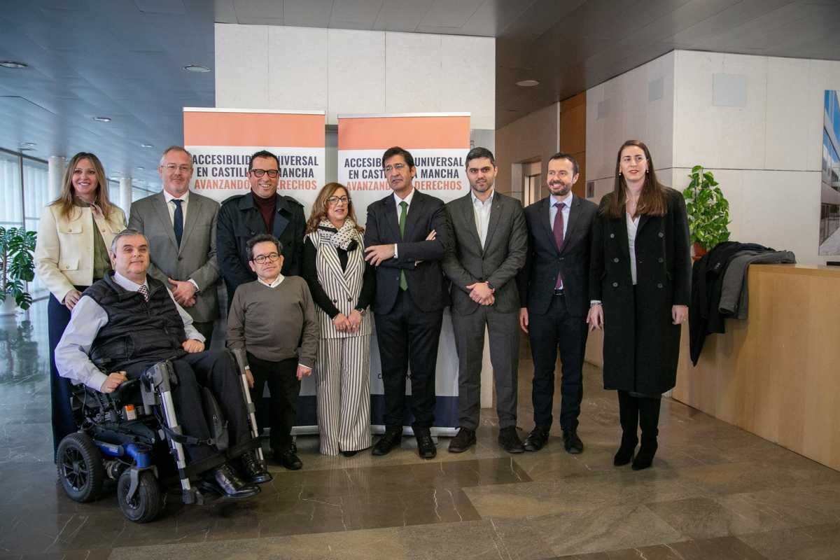 Foto de familia del proceso de participación en Toledo para crear la Ley de Accesibilidad.