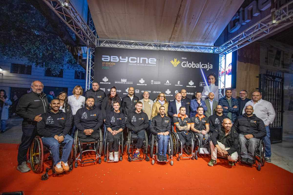 Foto de familia del BSR amiab Albacete.