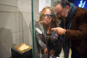 Presentación del fósil de la nueva especie descubierta en el yacimiento de Las Hoyas, en Cuenca.