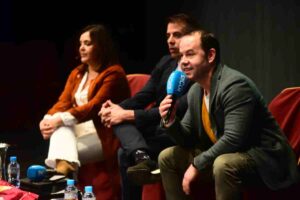 En primer plano, el alcalde de Herencia, Sergio García-Navas. Foto: Rebeca Arango.