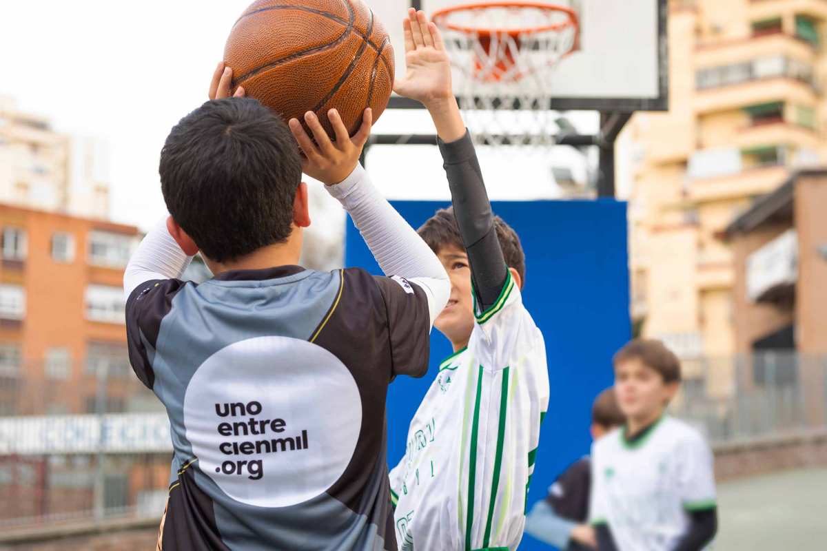 Una 'canasta contra el cáncer infantil'.