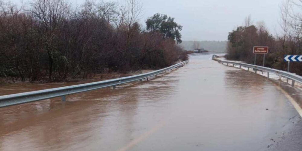 Imagen de una de las carreteras de Ciudad Real afectadas por los desbordamientos de arroyos.