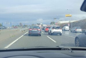 Imagen obtenida por un conductor en el momento del atasco provocado por el accidente.